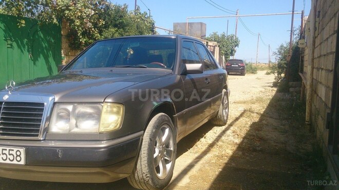 Mercedes E 200 1992, 566,000 km - 0.2 l - Bakı