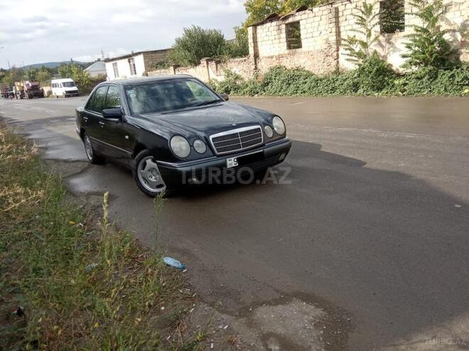 Mercedes E 230 1997, 380,000 km - 2.3 l - Quba