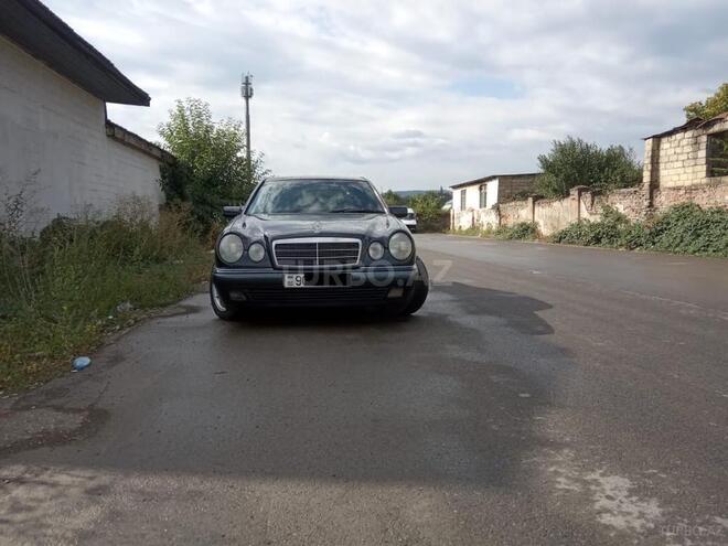 Mercedes E 230 1997, 380,000 km - 2.3 l - Quba