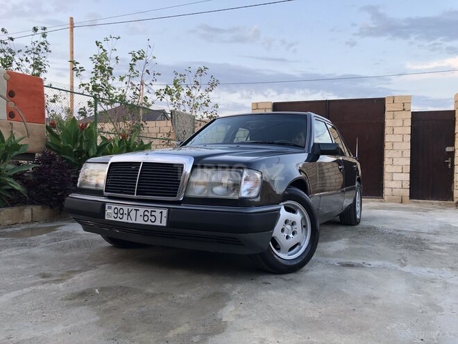 Mercedes E 200 1990, 281,000 km - 2.0 l - Bakı