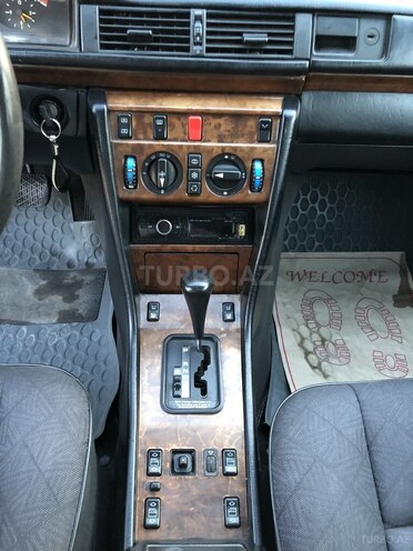 Mercedes E 200 1990, 281,000 km - 2.0 l - Bakı
