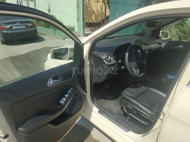 Mercedes B 180 2015, 251,000 km - 1.5 l - Bakı