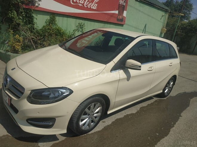 Mercedes B 180 2015, 251,000 km - 1.5 l - Bakı