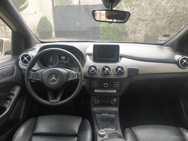 Mercedes B 180 2015, 251,000 km - 1.5 l - Bakı