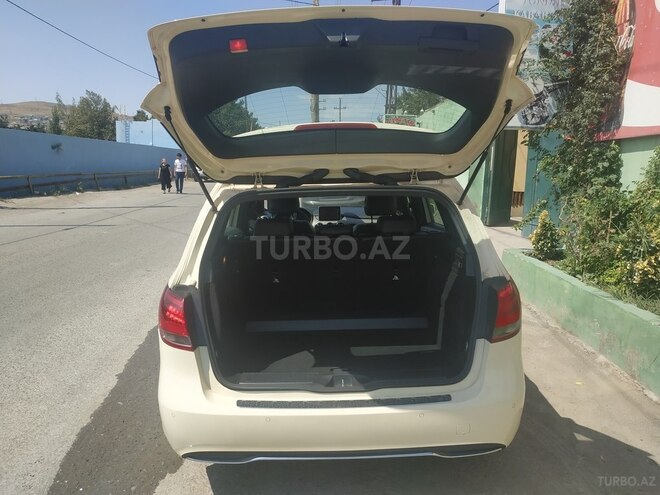 Mercedes B 180 2015, 251,000 km - 1.5 l - Bakı