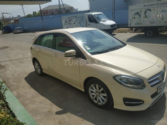 Mercedes B 180 2015, 251,000 km - 1.5 l - Bakı