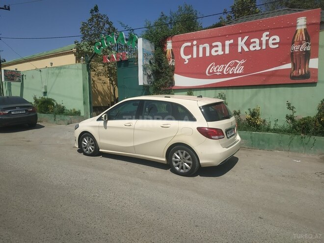 Mercedes B 180 2015, 251,000 km - 1.5 l - Bakı