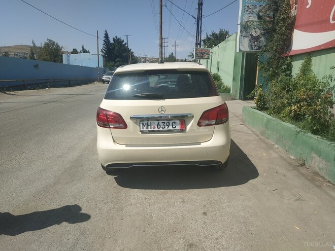 Mercedes B 180 2015, 251,000 km - 1.5 l - Bakı