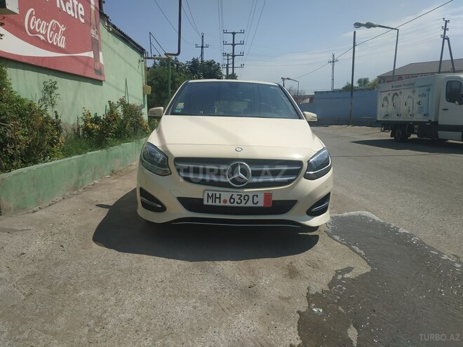 Mercedes B 180 2015, 251,000 km - 1.5 l - Bakı