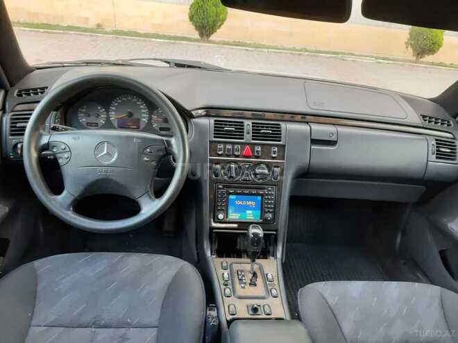 Mercedes E 220 2000, 281,000 km - 2.2 л - Sumqayıt