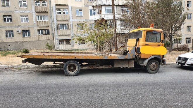 Mercedes  1985, 485,300 km - 4.7 l - Bakı