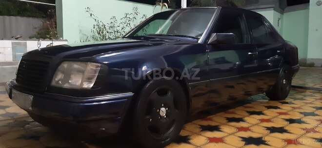 Mercedes E 220 1995, 280,000 km - 2.2 л - Bakı
