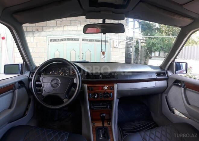 Mercedes E 220 1995, 280,000 km - 2.2 л - Bakı