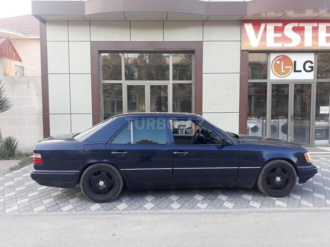 Mercedes E 220 1995, 280,000 km - 2.2 л - Bakı