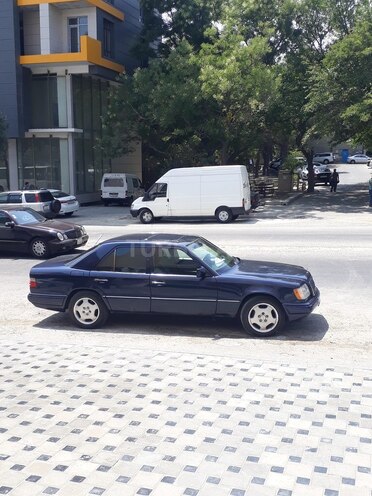 Mercedes E 220 1995, 280,000 km - 2.2 л - Bakı