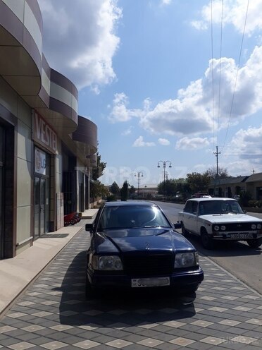 Mercedes E 220 1995, 280,000 km - 2.2 л - Bakı