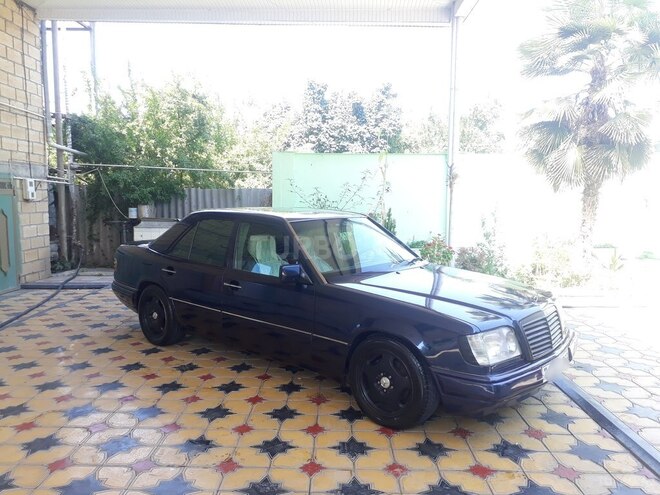 Mercedes E 220 1995, 280,000 km - 2.2 л - Bakı