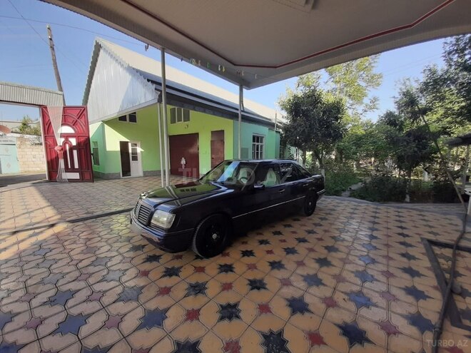 Mercedes E 220 1995, 280,000 km - 2.2 л - Bakı