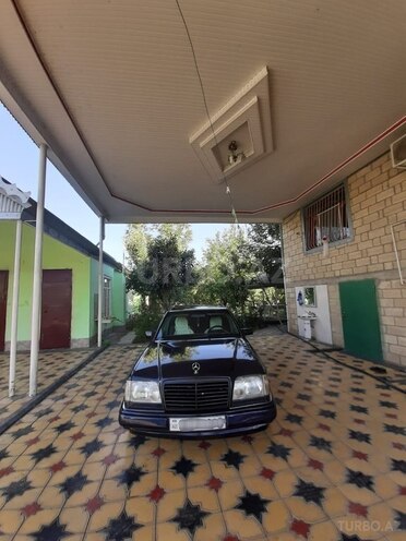 Mercedes E 220 1995, 280,000 km - 2.2 л - Bakı