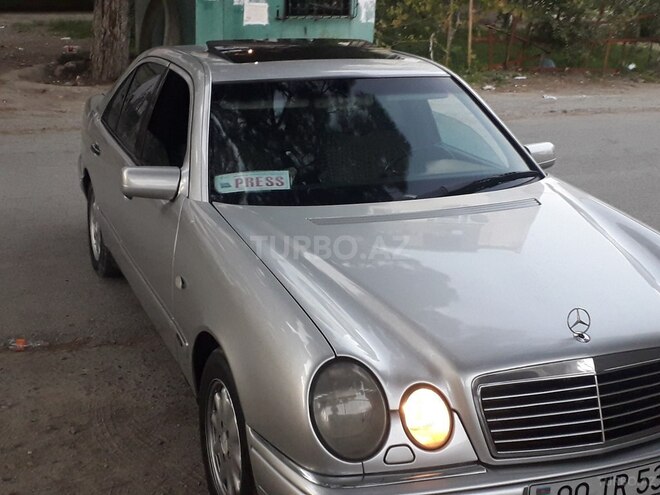 Mercedes E 230 1996, 295,000 km - 2.3 l - Sumqayıt