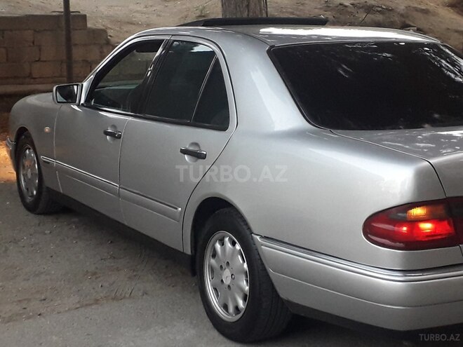 Mercedes E 230 1996, 295,000 km - 2.3 l - Sumqayıt