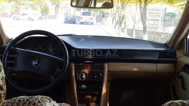 Mercedes E 200 1989, 298,000 km - 2.0 l - Şəki