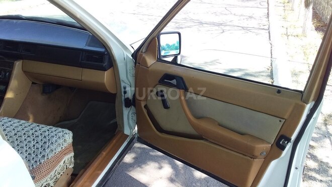 Mercedes E 200 1989, 298,000 km - 2.0 l - Şəki