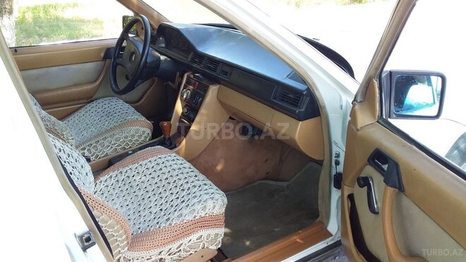 Mercedes E 200 1989, 298,000 km - 2.0 l - Şəki