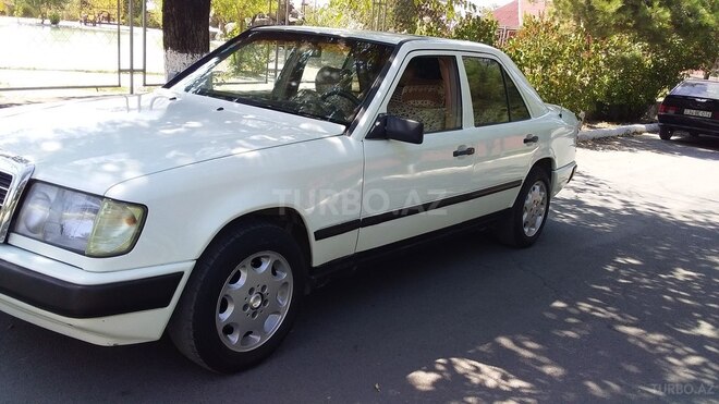 Mercedes E 200 1989, 298,000 km - 2.0 l - Şəki