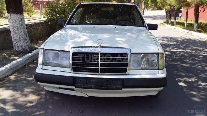 Mercedes E 200 1989, 298,000 km - 2.0 l - Şəki