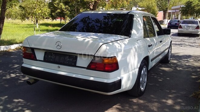 Mercedes E 200 1989, 298,000 km - 2.0 l - Şəki