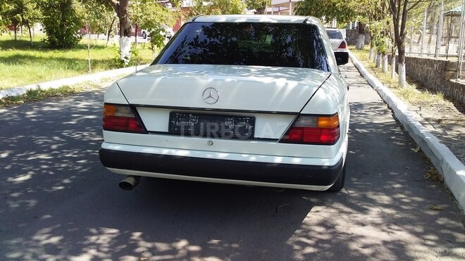 Mercedes E 200 1989, 298,000 km - 2.0 l - Şəki