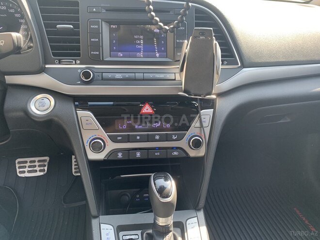 Hyundai Elantra 2017, 24,044 km - 2.0 l - Bakı