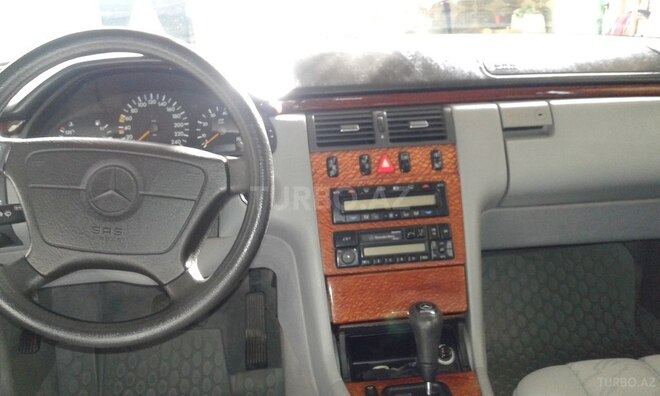 Mercedes E 200 1997, 260,000 km - 2.0 l - Gəncə