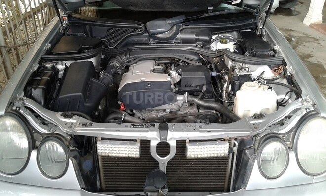 Mercedes E 200 1997, 260,000 km - 2.0 l - Gəncə