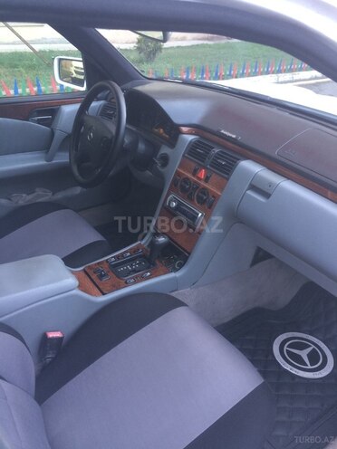 Mercedes E 240 1998, 270,000 km - 2.4 l - Bakı