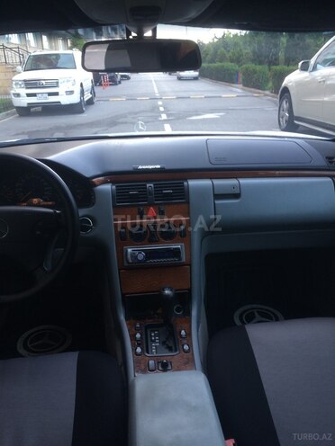 Mercedes E 240 1998, 270,000 km - 2.4 l - Bakı