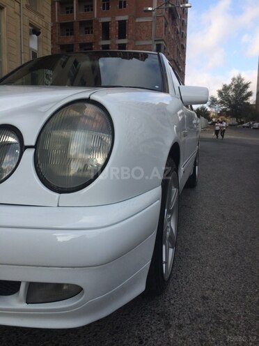 Mercedes E 240 1998, 270,000 km - 2.4 l - Bakı