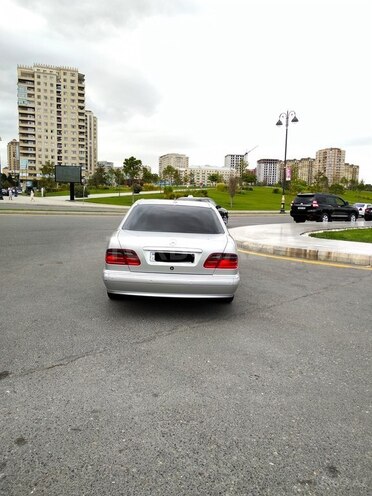 Mercedes E 220 2000, 347,000 km - 2.2 l - Bakı