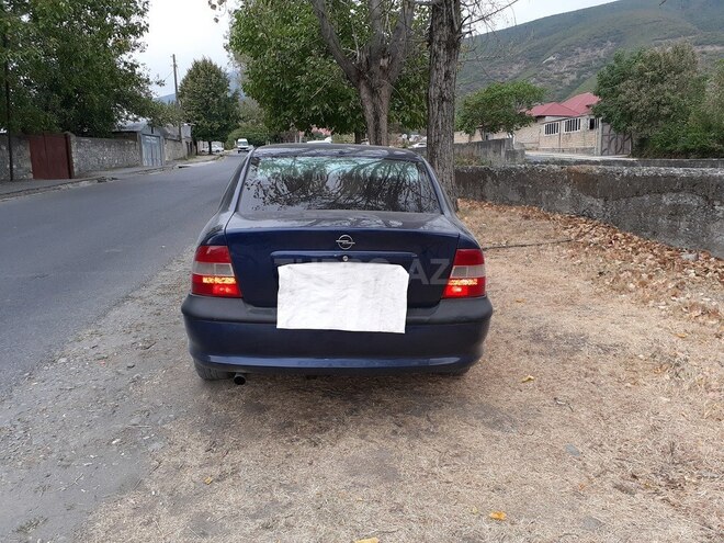 Opel Vectra 1996, 235,000 km - 1.8 l - Şəki