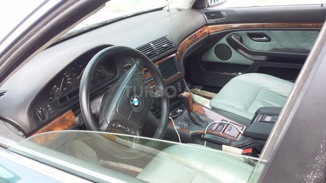 BMW 528 1999, 276,000 km - 2.8 l - Sumqayıt