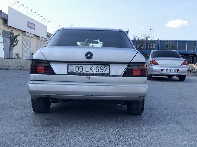 Mercedes E 200 1993, 584,083 km - 2.0 l - Bakı