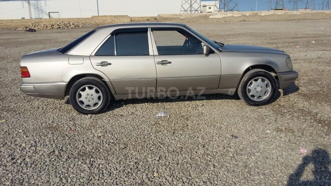 Mercedes E 250 1990, 466,652 km - 2.5 l - Bakı
