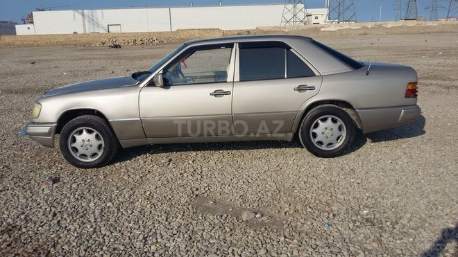 Mercedes E 250 1990, 466,652 km - 2.5 l - Bakı