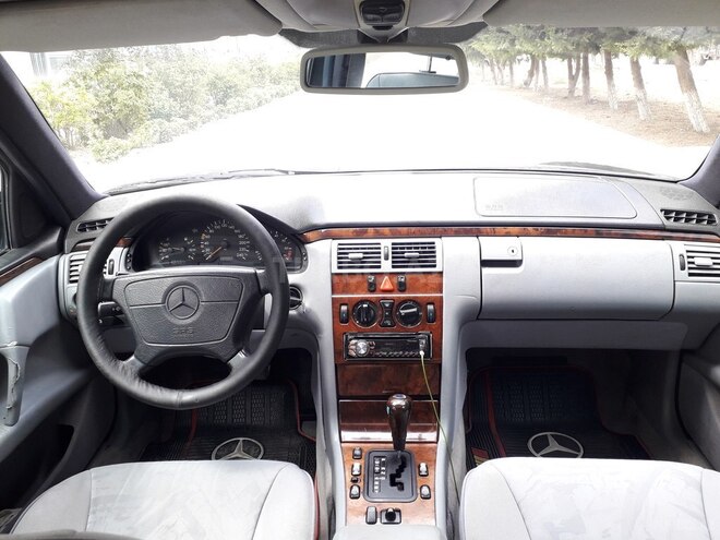 Mercedes E 200 1998, 264,570 km - 2.0 l - Sumqayıt