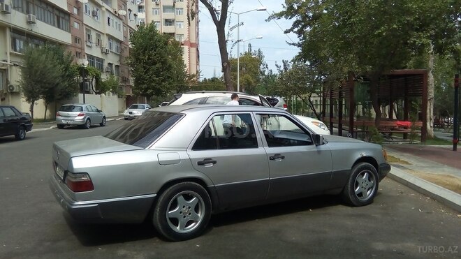 Mercedes E 200 1993, 325,659 km - 2.0 l - Bakı