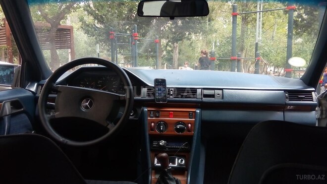 Mercedes E 200 1993, 325,659 km - 2.0 l - Bakı