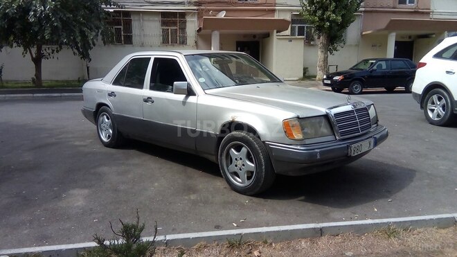 Mercedes E 200 1993, 325,659 km - 2.0 l - Bakı