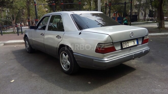 Mercedes E 200 1993, 325,659 km - 2.0 l - Bakı