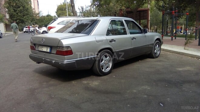 Mercedes E 200 1993, 325,659 km - 2.0 l - Bakı